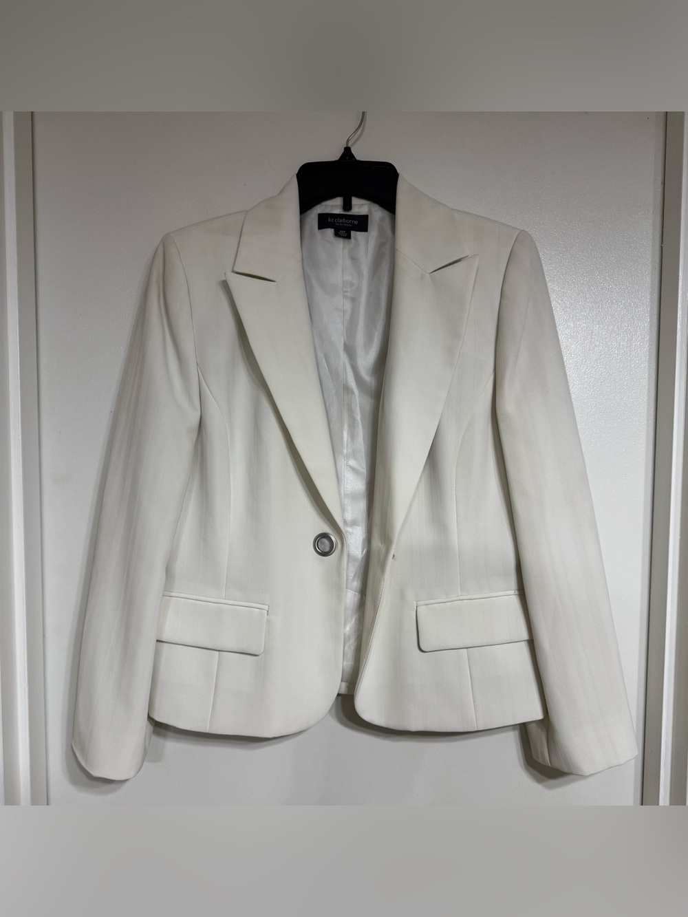 Liz Claiborne White Single-Button Tailored Blazer